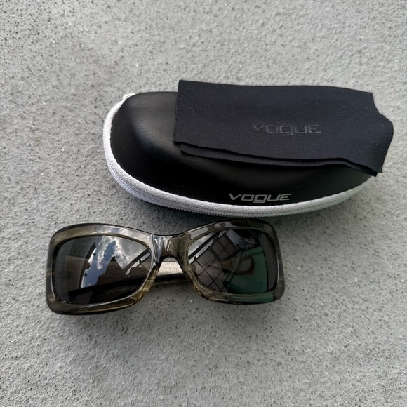 Vintage Women’s Vogue Sunglasses VO2260S W961/5 Burgundy square Made in Italy main image 4